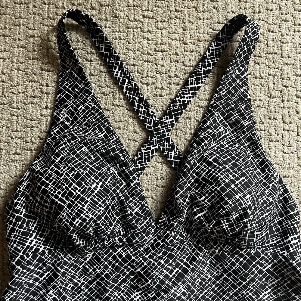Jaclyn Smith Women's Black And White Size 12 Tankini Swim Top Padded Bra Area - Picture 6 of 14